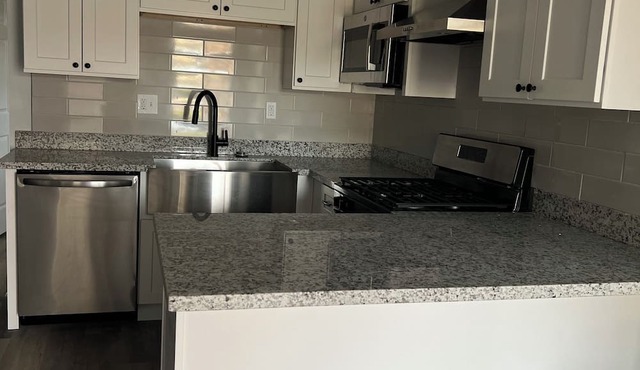 Charming 2-bedroom apartment with WiFi, AC in peaceful Chalmette