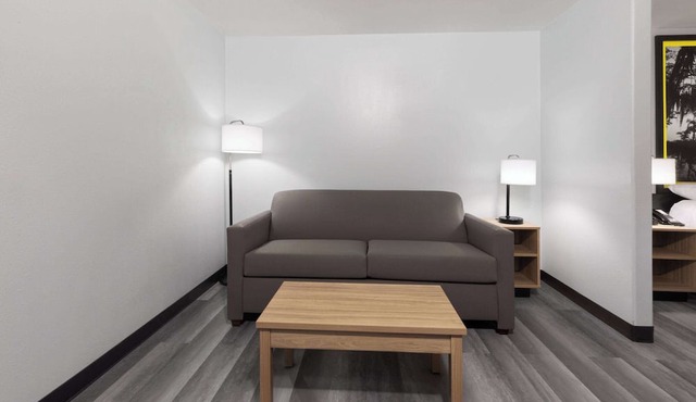 Super 8 by Wyndham Alexandria LA