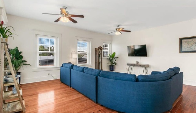 Luxury 2BD Apt | 1 Block off St. Charles