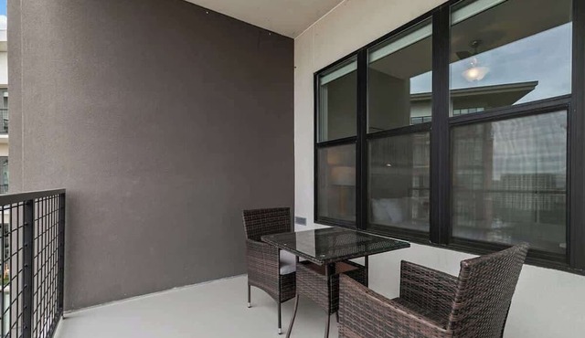 Uptown Dallas 2BR with Pool, Pets, Skyline Views