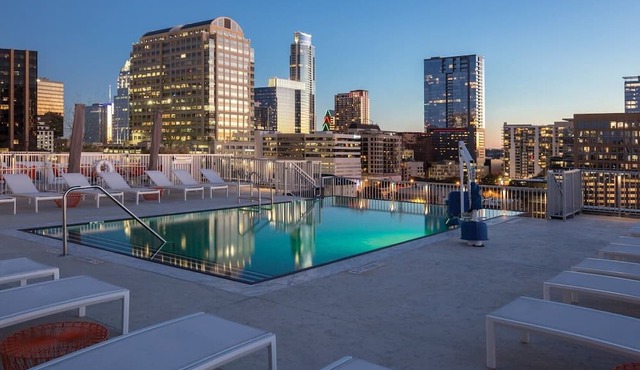 2BD/Austin - Full Kitchen, W/D, Balcony, Fire Pit!