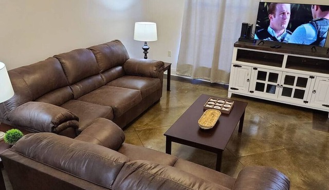 Chateau 14, spacious townhouse in Tickfaw, LA