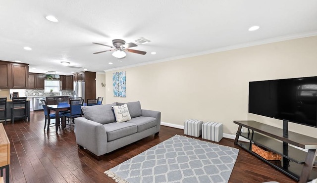 Pet Friendly Home in Garden Oaks/Forest Oak area Lrg 4 Bedroom Home