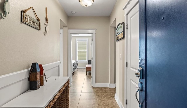 Fore Sail -Beach Front - Ocean View-Next to Beach Club- 3BD/2BA. Sleeps 9