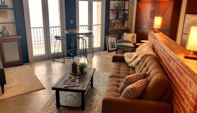 Green Door Lofts-Urban Cowboy - Silos/Downtown