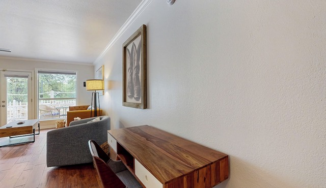 ‘Lakeside Getaway’ w/Patio on Lady Bird Lake