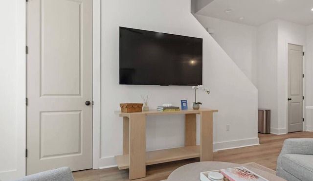 New River Ranch Retreat | King | Dining & Shopping
