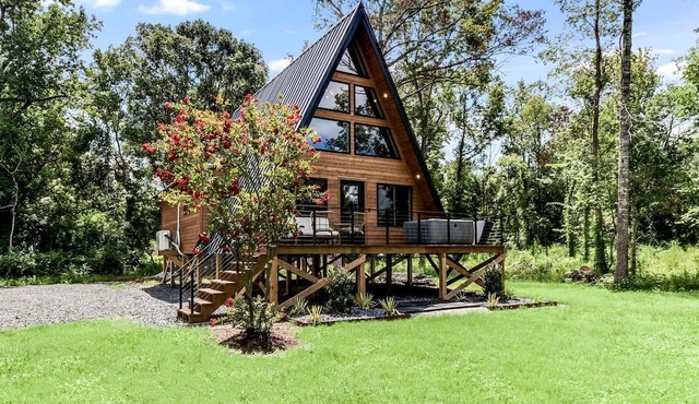 Fantastic A-Frame with Spa and Furnished Deck in Louisiana