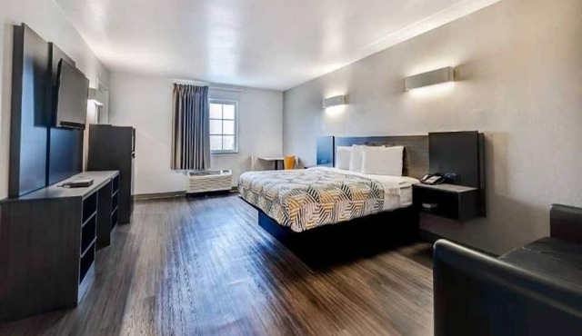 1 King Bed | Suite, Non-Smoking, Hot Tub