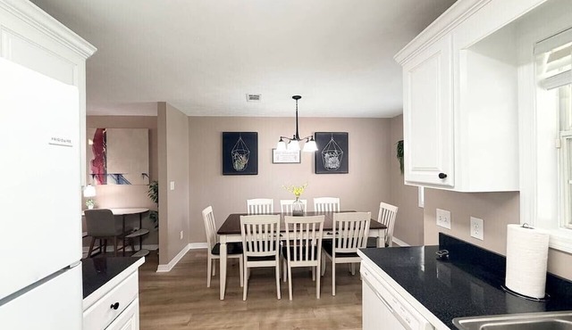 Eastgate 20B Beautiful Apartment