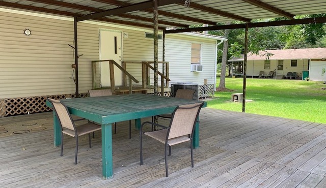 1 BR Duplex with Nice Patio & Yard