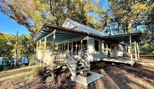 Spacious Luxury Cabin with Resort Amenities Near Zwolle, LA