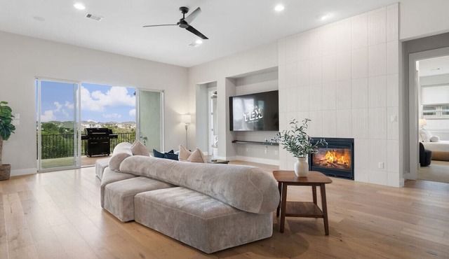 Luxury 4BR Escape | Private Cinema & Views
