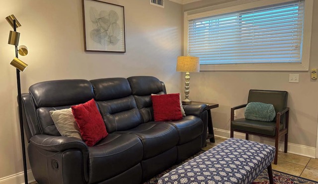 Gated | 5 min to Stadium | WD | Granite kit | Pool