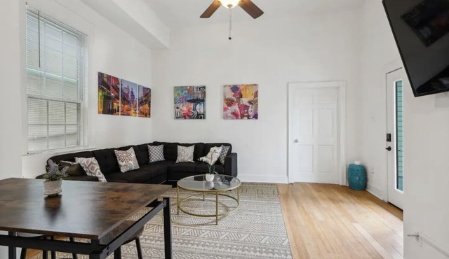 Cute 2bed 1bath, close to French Q, Bourbon St & Frenchmen St. Free street park