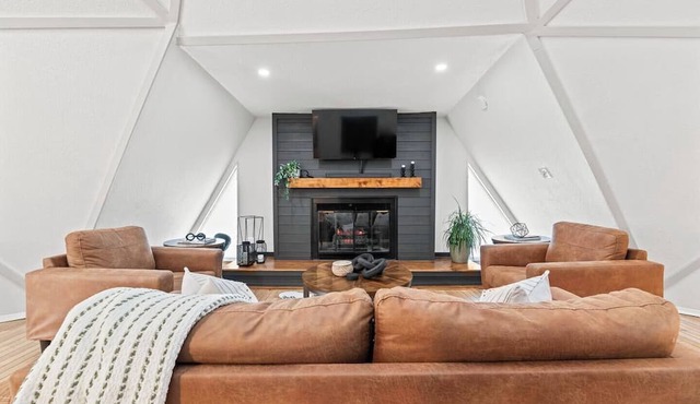 Dome Manor/Pool + Hot Tub + Two Game Rooms