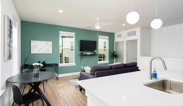 Refined Living in a Vibrant Locale – Dream Stay