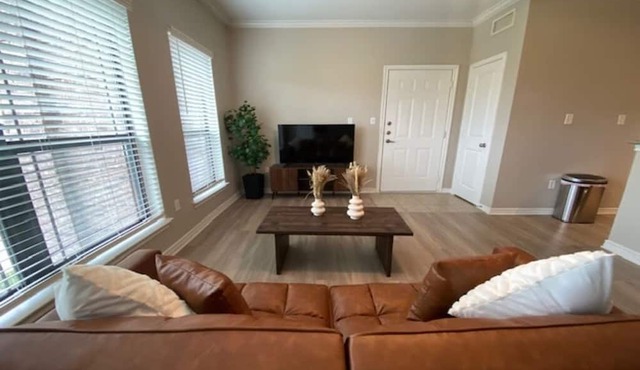 PRIVATE LUXURY APARTMENT with THE ADVANTAGE OF RESORT-LIKE AMENITIES