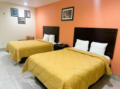 Pecan Valley Inn & Suites