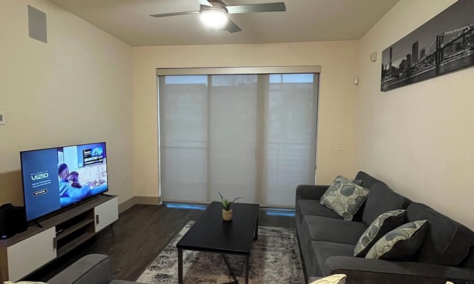 Fort Worth Apartment | Fort Worth Gem/Close to Dickies, Will Rogers and 7th street